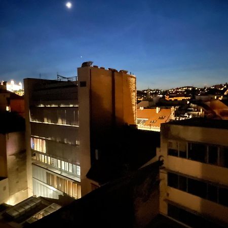 Old Town Apartment Black Братислава Екстер'єр фото