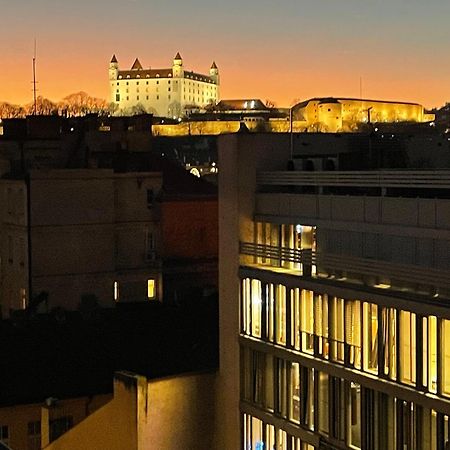 Old Town Apartment Black Братислава Екстер'єр фото