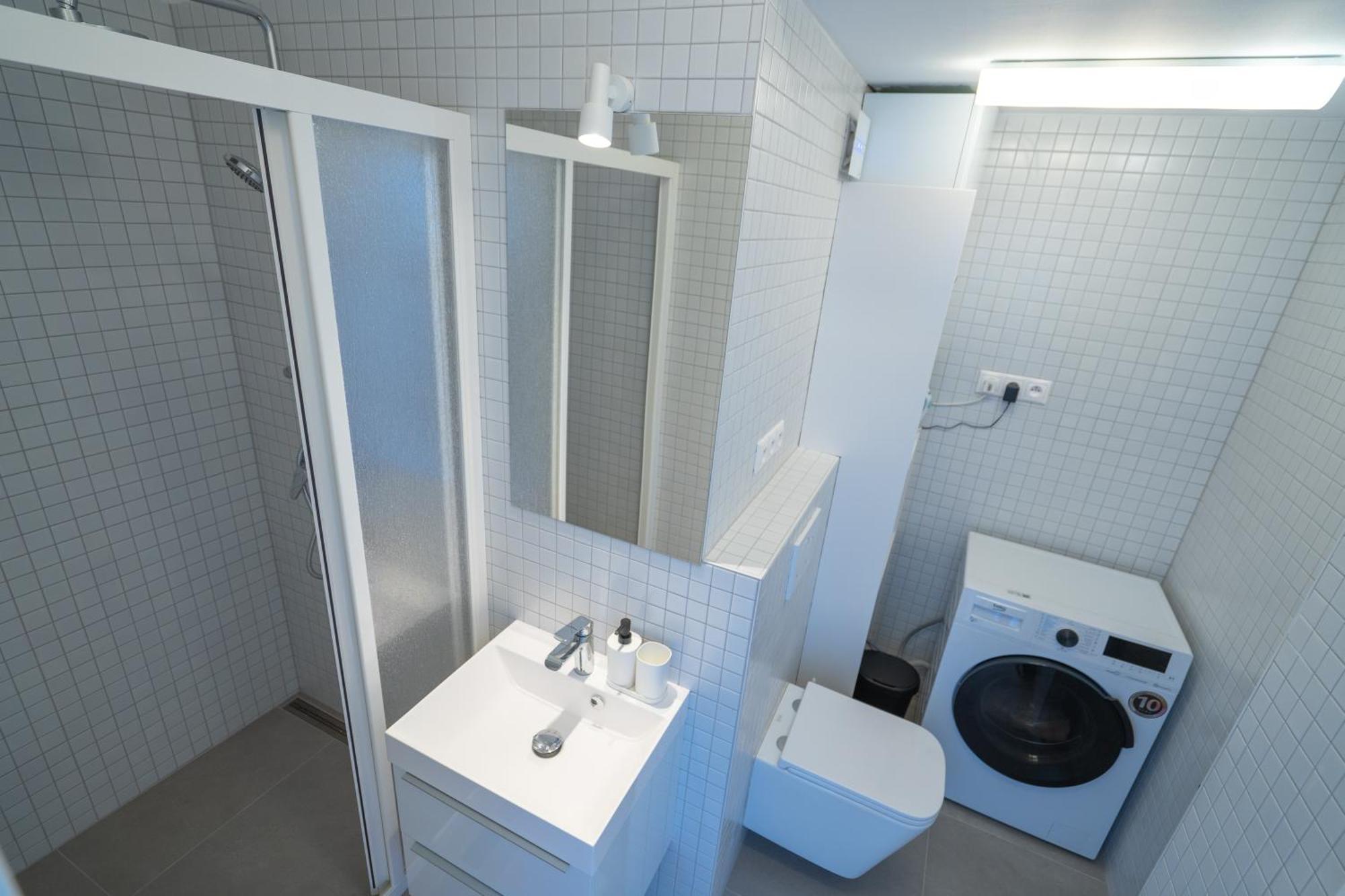 Old Town Apartment Black Братислава Екстер'єр фото