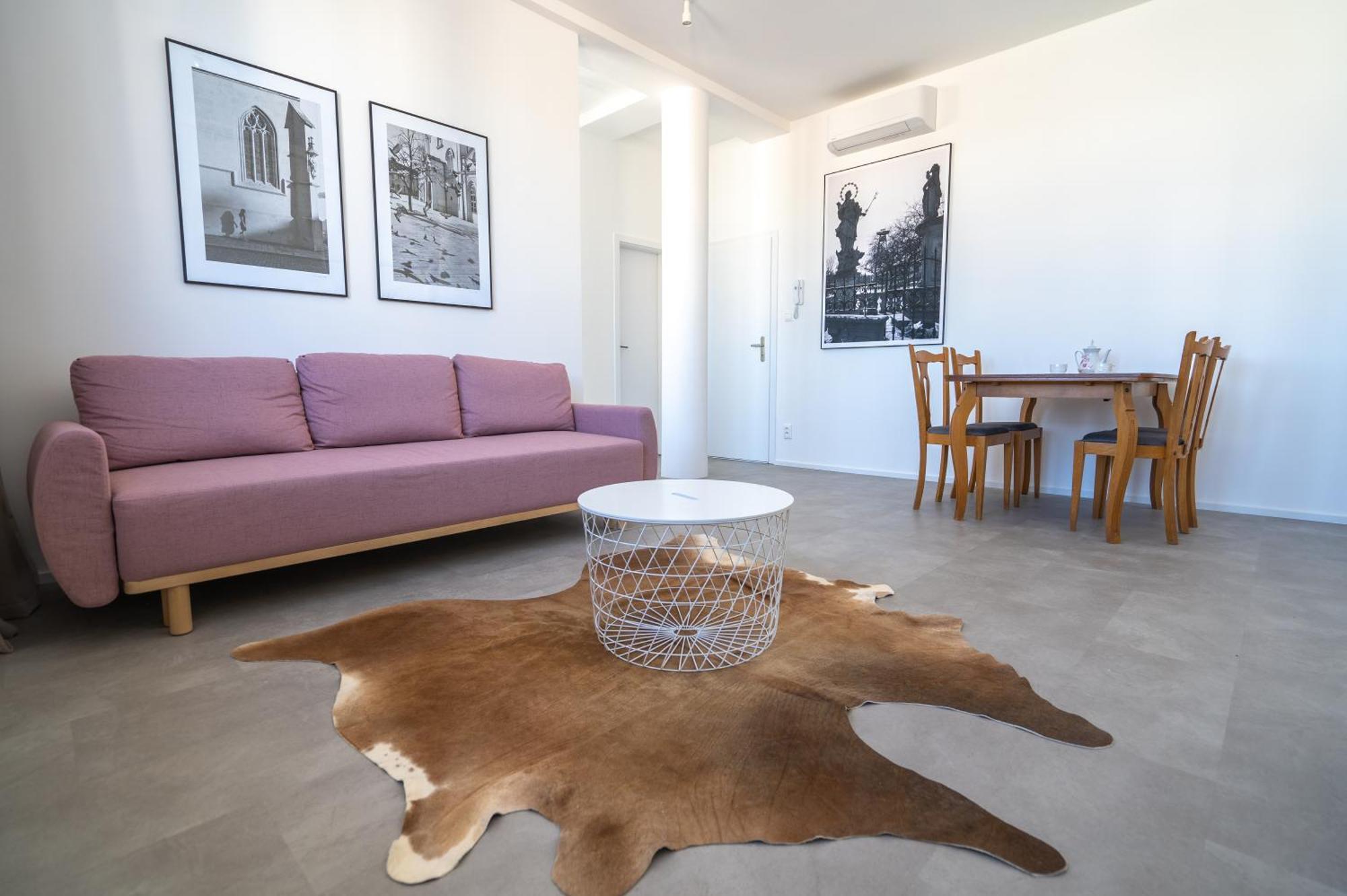 Old Town Apartment Black Братислава Екстер'єр фото